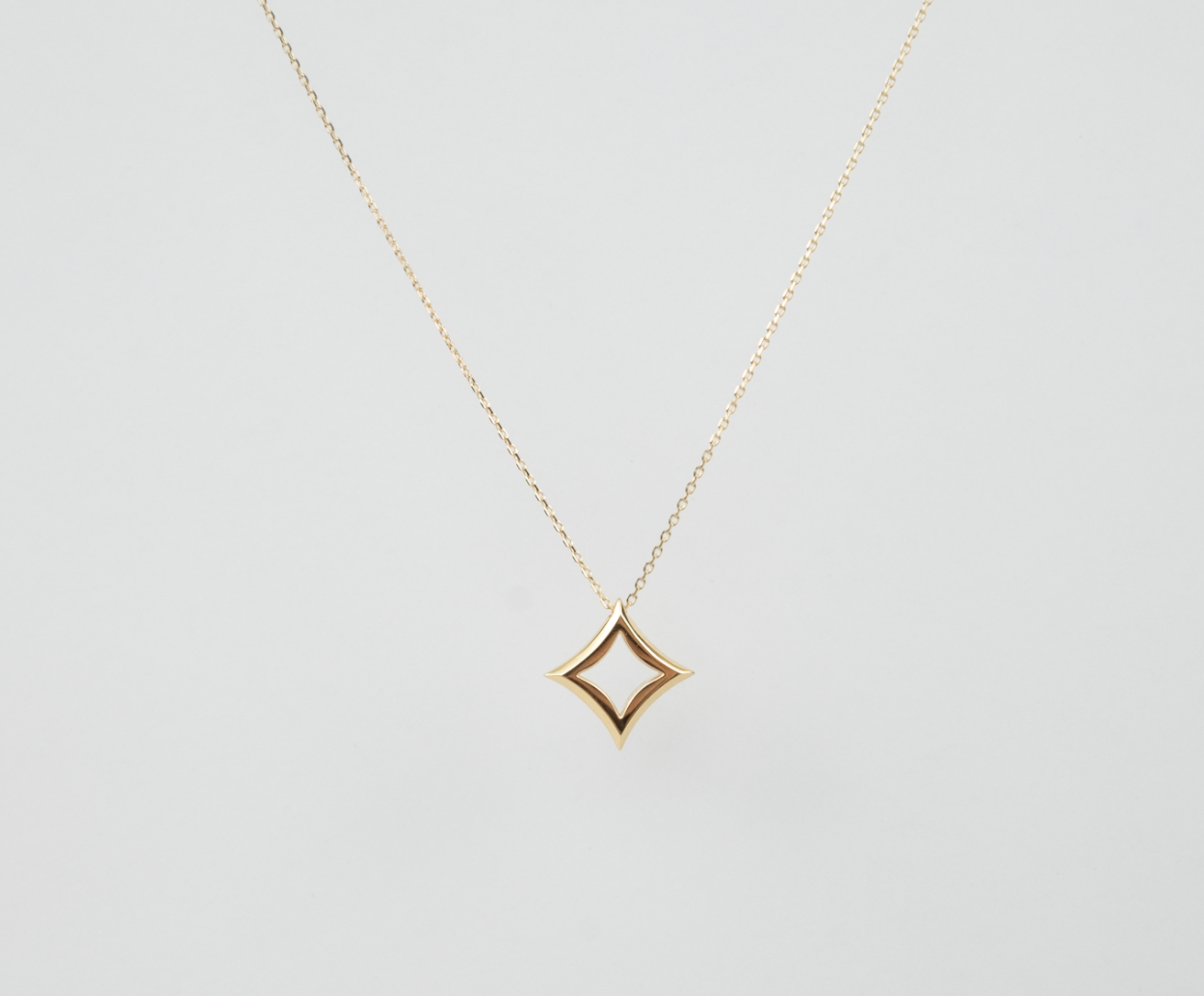 pendant necklace